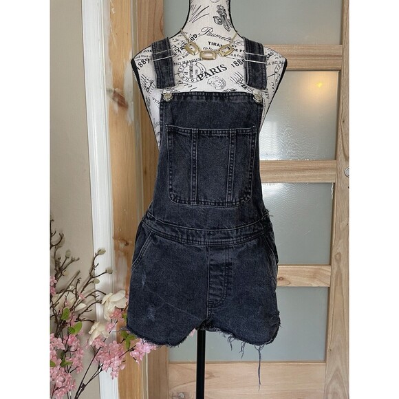 Denim & Co. Pants - Denim Co Shortalls Short Overalls Size 6 Distressed Black Jean Raw Edge Cutoffs